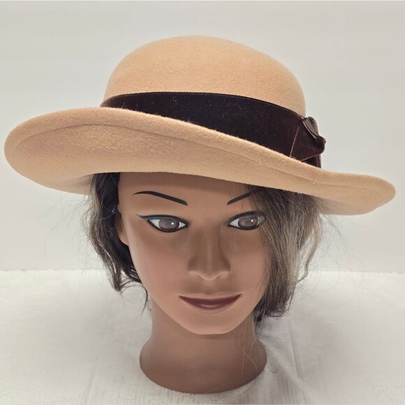 VINTAGE BETMAR Classics Biege Wool Felt Fedora Hat Dark Brown Bow Accent Derby main image 11